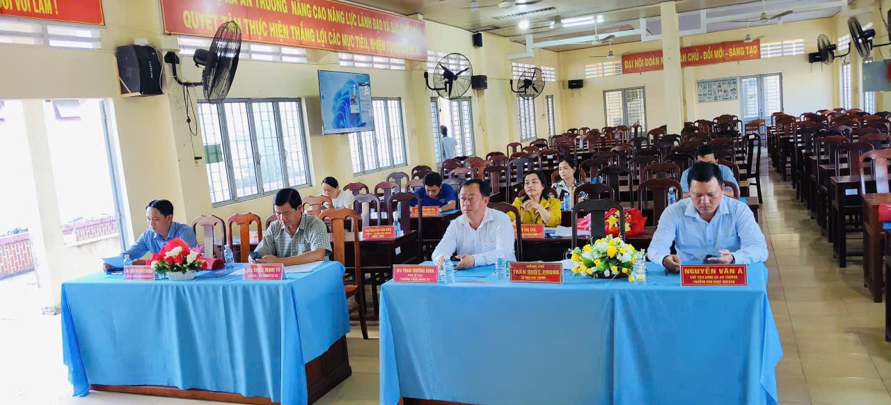 Công bố quyết định thành lập Ban Đại diện Hội đồng quản trị Ngân hàng Chính sách xã hội xã An Trường